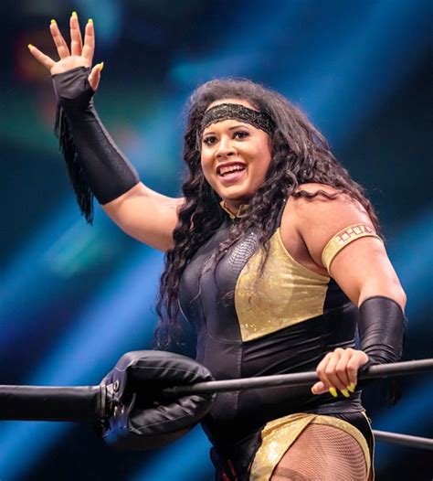 Nyla Rose: AEW wrestler makes history as transgender。